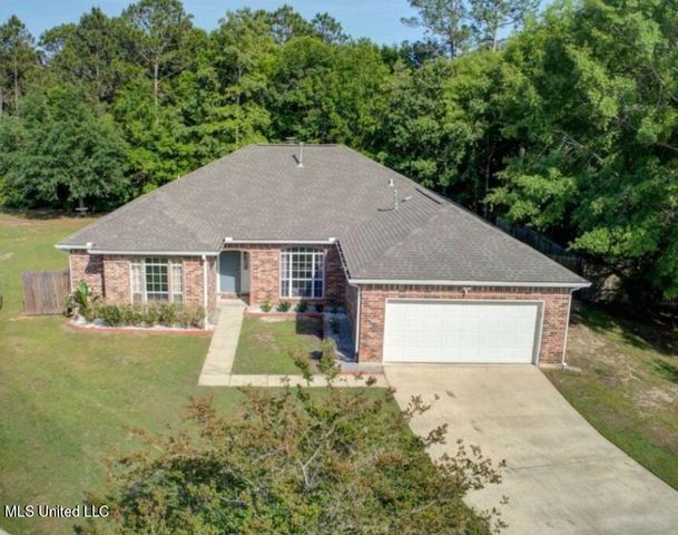 12 N Lakeview Drive, Ocean Springs, MS 39564
