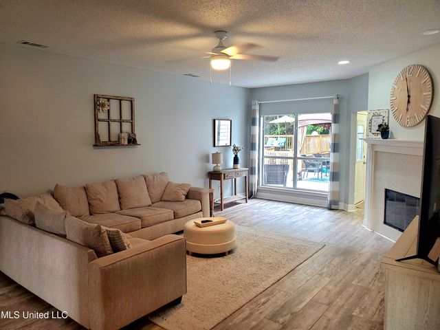 12 N Lakeview Drive, Ocean Springs, MS 39564