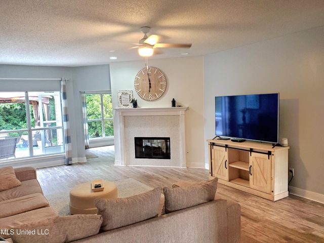 12 N Lakeview Drive, Ocean Springs, MS 39564