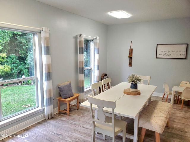 12 N Lakeview Drive, Ocean Springs, MS 39564