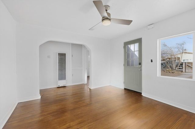 902 Headingly Avenue NW, Albuquerque, NM 87107