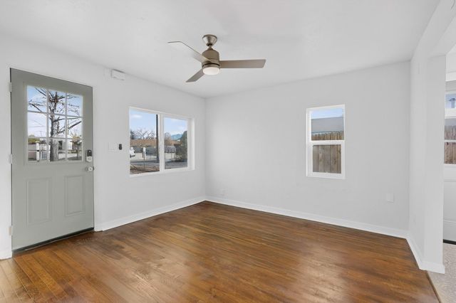 902 Headingly Avenue NW, Albuquerque, NM 87107