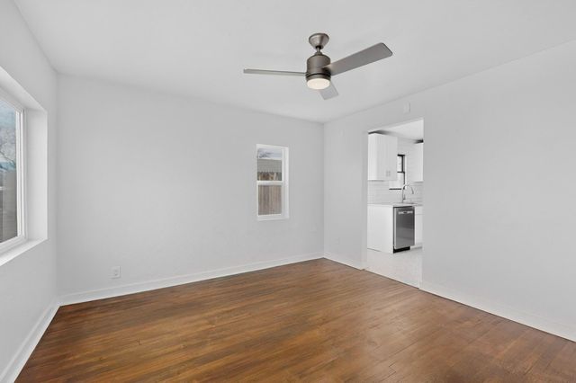 902 Headingly Avenue NW, Albuquerque, NM 87107