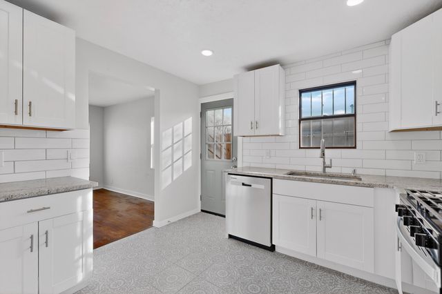 902 Headingly Avenue NW, Albuquerque, NM 87107