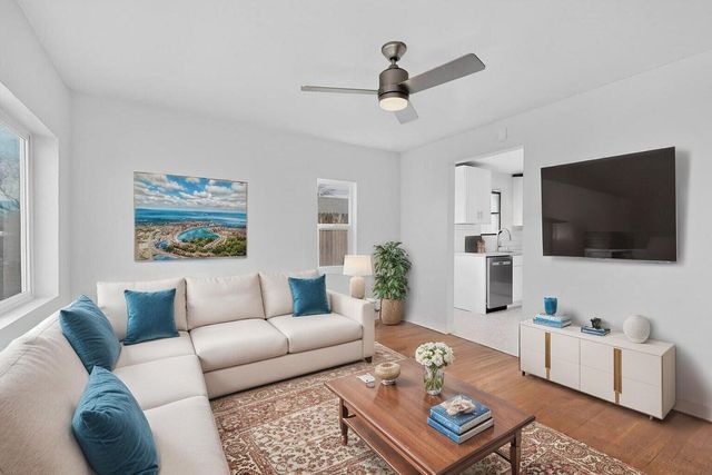 902 Headingly Avenue NW, Albuquerque, NM 87107