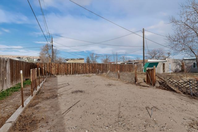 902 Headingly Avenue NW, Albuquerque, NM 87107