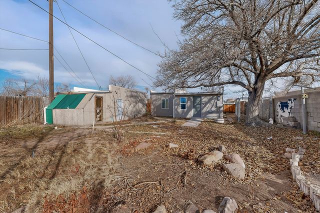 902 Headingly Avenue NW, Albuquerque, NM 87107