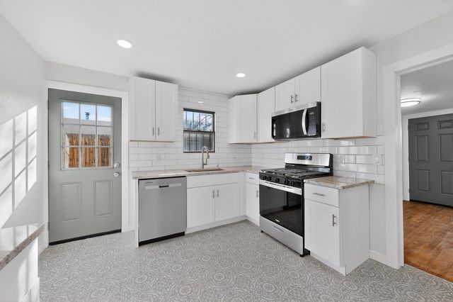 902 Headingly Avenue NW, Albuquerque, NM 87107