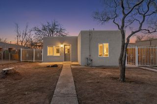 902 Headingly Avenue NW, Albuquerque, NM 87107