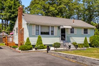5 Oakwood Avenue, Randolph, MA 02368