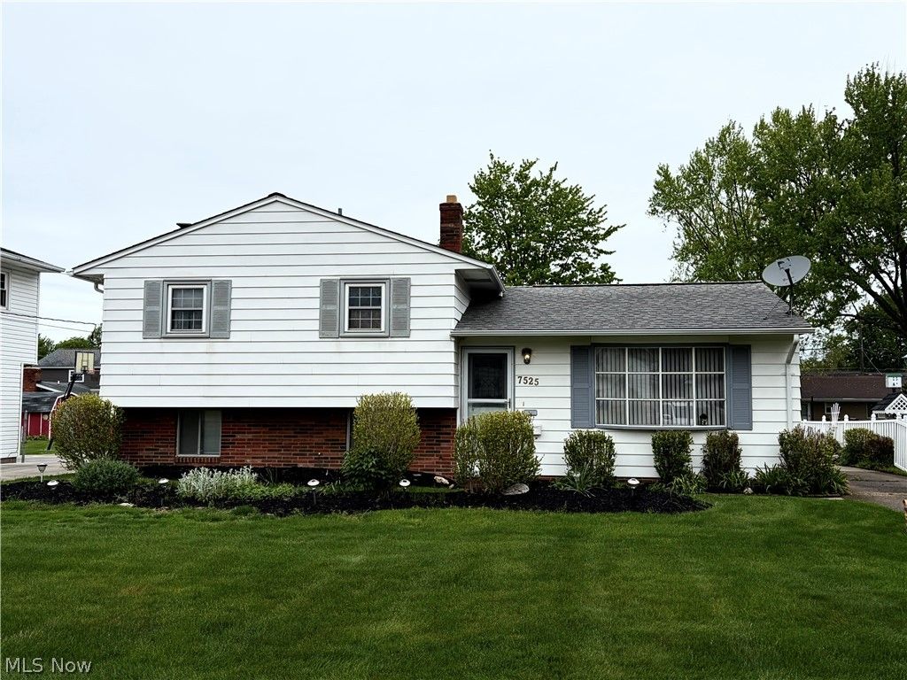 7525 Goldenrod Drive, Mentor On The Lake, OH 44060