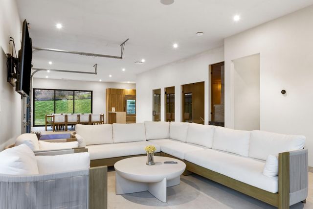 2735 Rattlesnake Rd, Newcastle, CA 95658