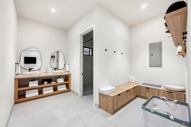 2735 Rattlesnake Rd, Newcastle, CA 95658