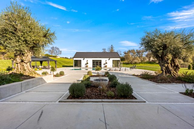 2735 Rattlesnake Rd, Newcastle, CA 95658