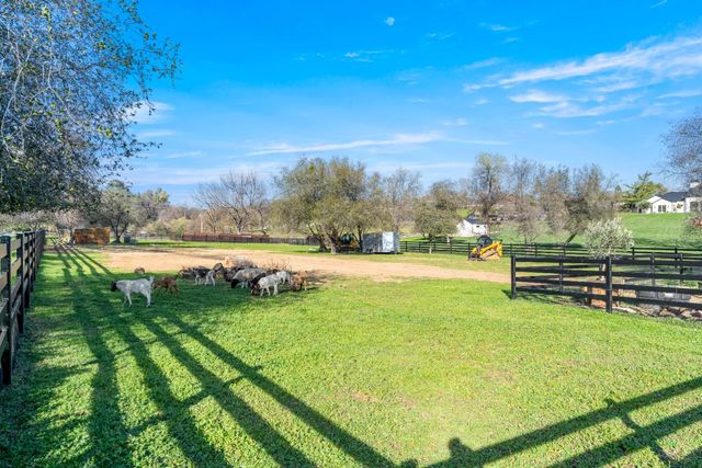 2735 Rattlesnake Rd, Newcastle, CA 95658