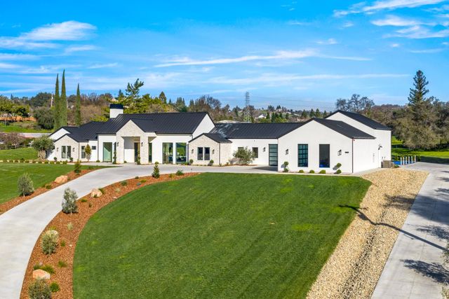 2735 Rattlesnake Rd, Newcastle, CA 95658