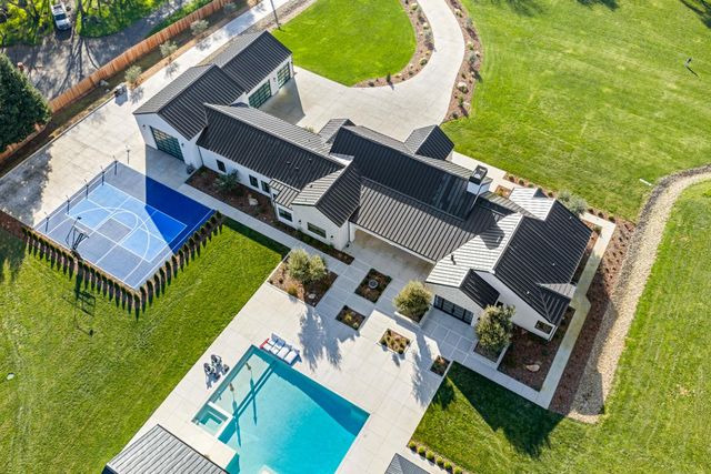 2735 Rattlesnake Rd, Newcastle, CA 95658