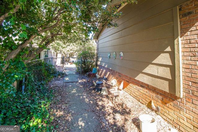 1733 Lamancha Drive, Lawrenceville, GA 30044