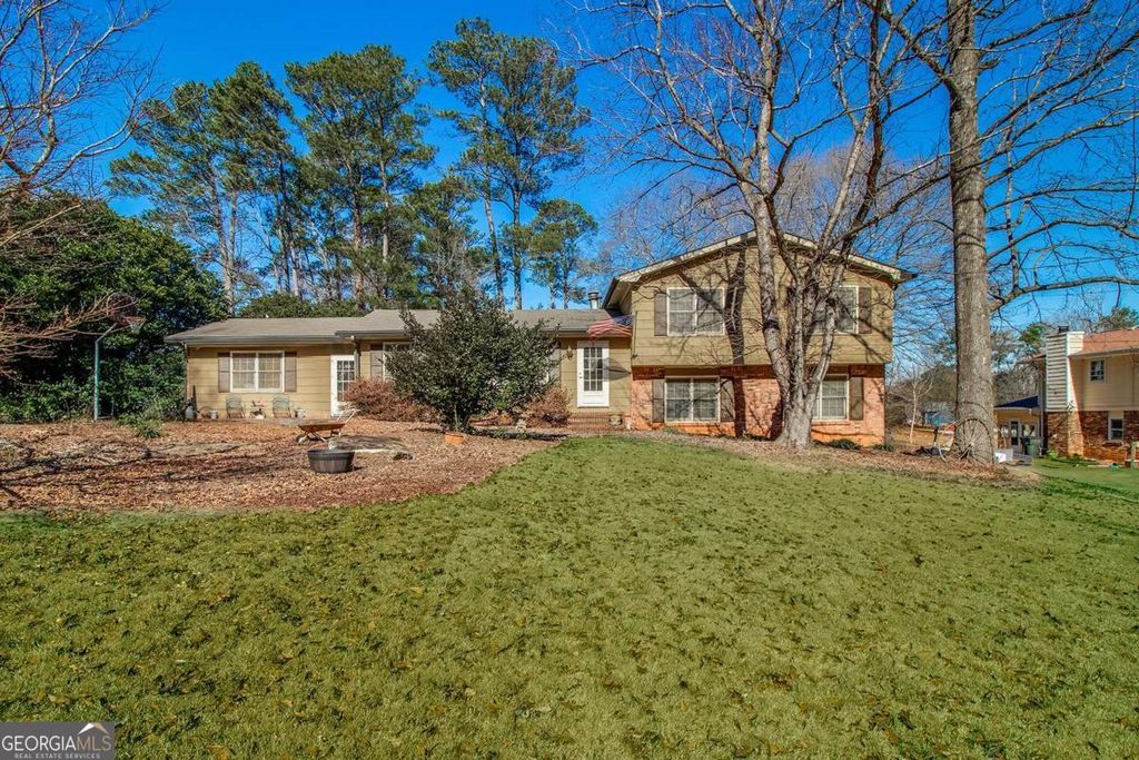 1733 Lamancha Drive, Lawrenceville, GA 30044