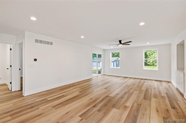 51707 Washington Street, New Baltimore, MI 48047