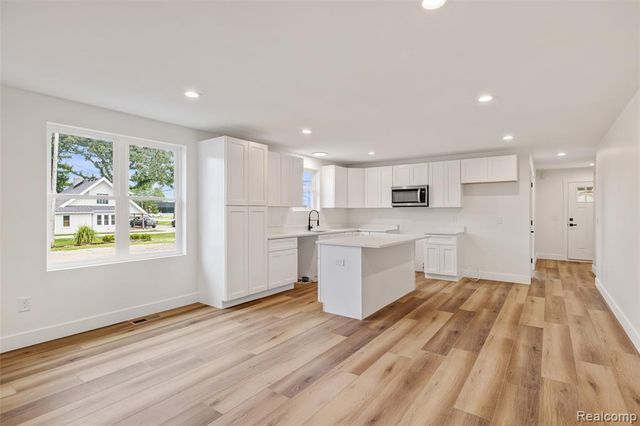 51707 Washington Street, New Baltimore, MI 48047