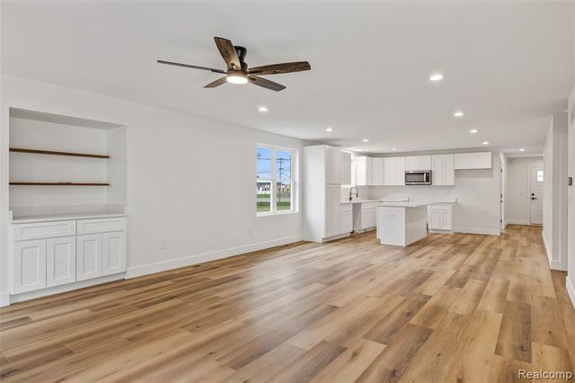 51707 Washington Street, New Baltimore, MI 48047