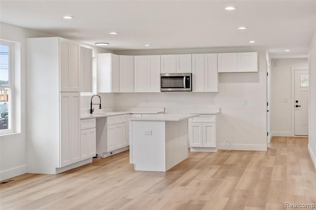 51707 Washington Street, New Baltimore, MI 48047