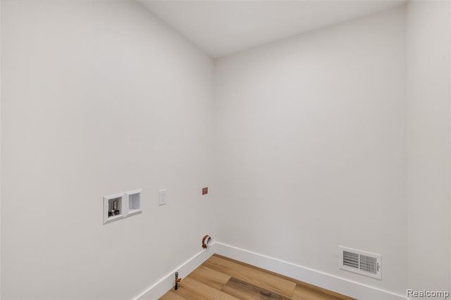51707 Washington Street, New Baltimore, MI 48047