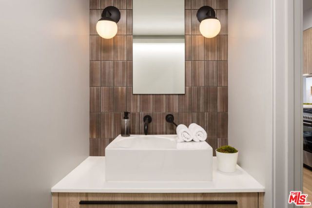 12431 Rochester Avenue 402, Los Angeles, CA 90025