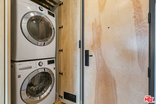 12431 Rochester Avenue 402, Los Angeles, CA 90025