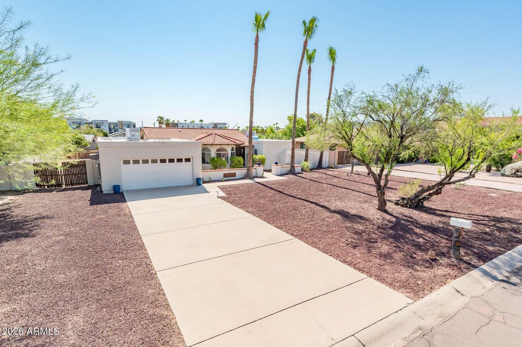 11847 N BANCROFT Drive, Phoenix, AZ 85028 — photo 4