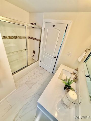 400 Tiburon Lane, Amherst, NY 14051