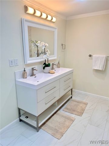 400 Tiburon Lane, Amherst, NY 14051