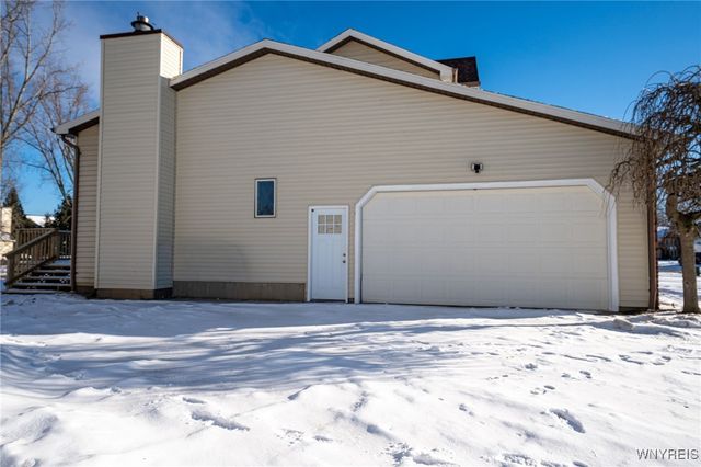 400 Tiburon Lane, Amherst, NY 14051