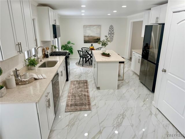 400 Tiburon Lane, Amherst, NY 14051