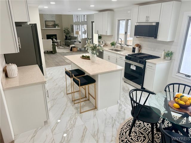 400 Tiburon Lane, Amherst, NY 14051