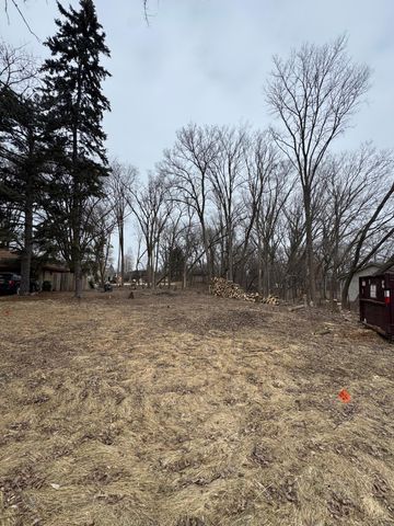 1395 County Road E W, Arden Hills, MN 55112