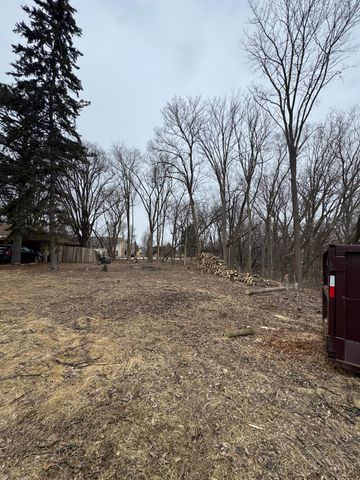 1395 County Road E W, Arden Hills, MN 55112