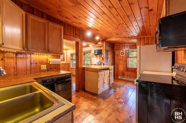 136 Old Military Road, Lake Placid, NY 12946