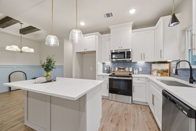 803 Arrowhead Court, Granbury, TX 76048