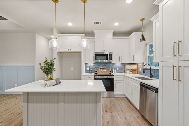 803 Arrowhead Court, Granbury, TX 76048