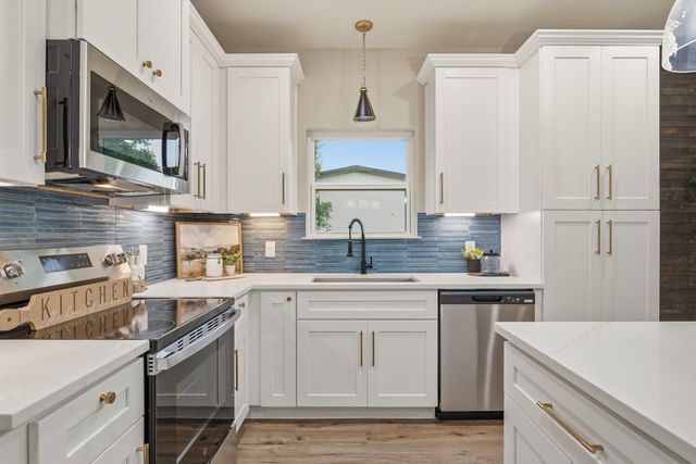 803 Arrowhead Court, Granbury, TX 76048