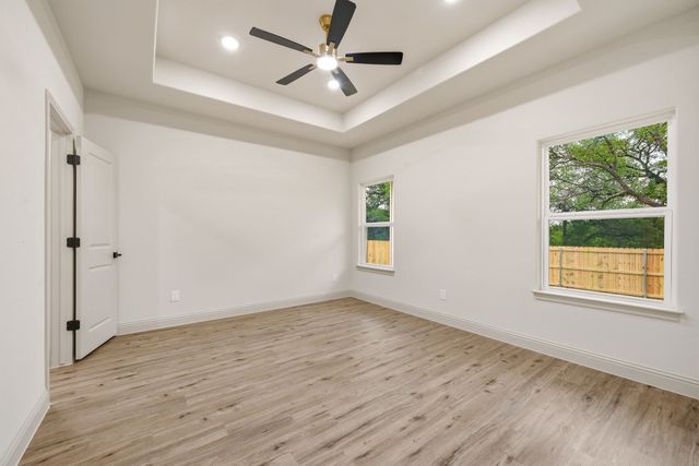 803 Arrowhead Court, Granbury, TX 76048