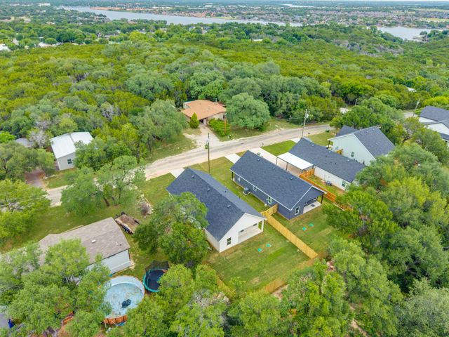 803 Arrowhead Court, Granbury, TX 76048