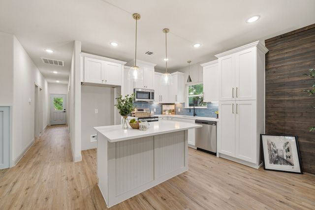 803 Arrowhead Court, Granbury, TX 76048