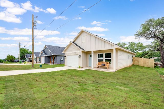 803 Arrowhead Court, Granbury, TX 76048