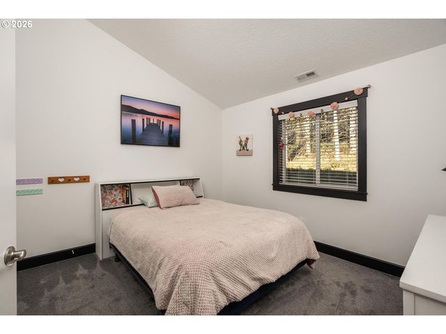 335 HILLSDALE Dr, Woodland, WA 98674