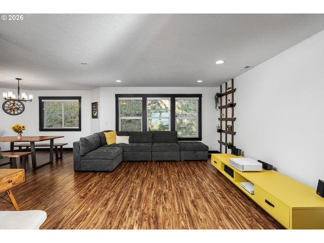 335 HILLSDALE Dr, Woodland, WA 98674