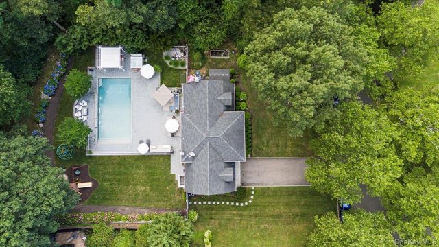 8 Rochelle Lane, Northport, NY 11768
