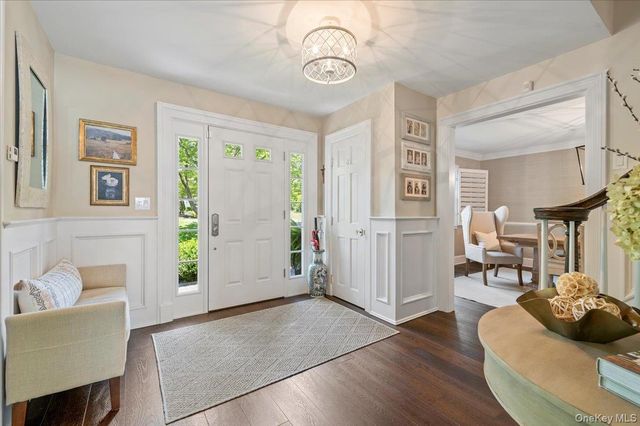 8 Rochelle Lane, Northport, NY 11768